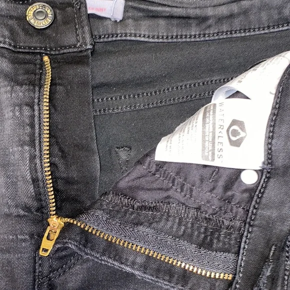 Levi’s 311 Shaping Skinny Size 27 Faded Black Cutoff Jean High Waist Shorts - Picture 8 of 13